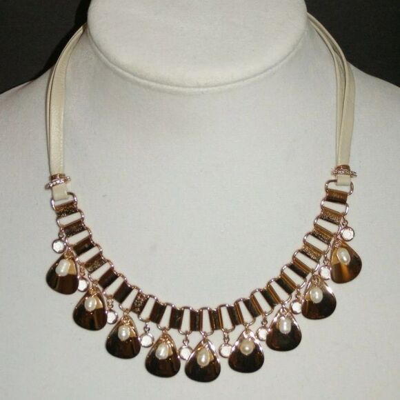 WHITE HOUSE BLACK MARKET LEATHER TEARDROP SHORT ROSE GOLD NECKLACE NWT 17"+3" - Picture 3 of 5